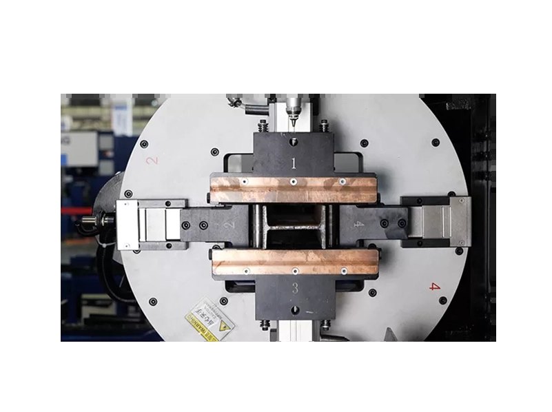 Dispositivo automatico di carico e scarico HSG laser